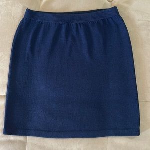 Navy St. John knit skirt - classic!